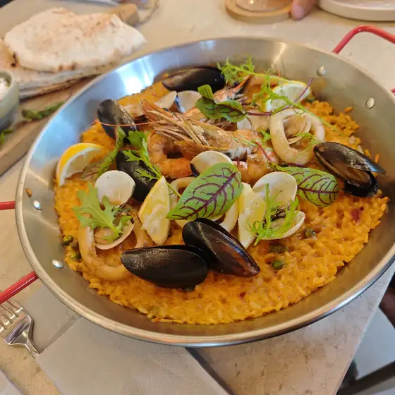 Paella z owocami morza, dla 2 osób