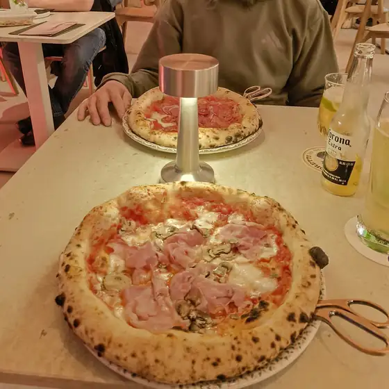 Fala: pizza, klasyka gatunku